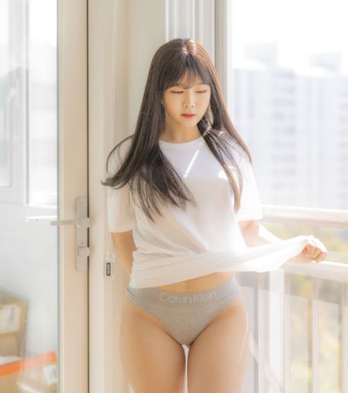 俏丽小保姆的偷情-预告片高清无删减