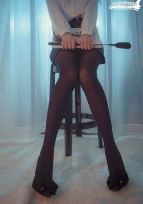 美女扒开粉嫩小泬给男生摸-看片免费迅雷1080